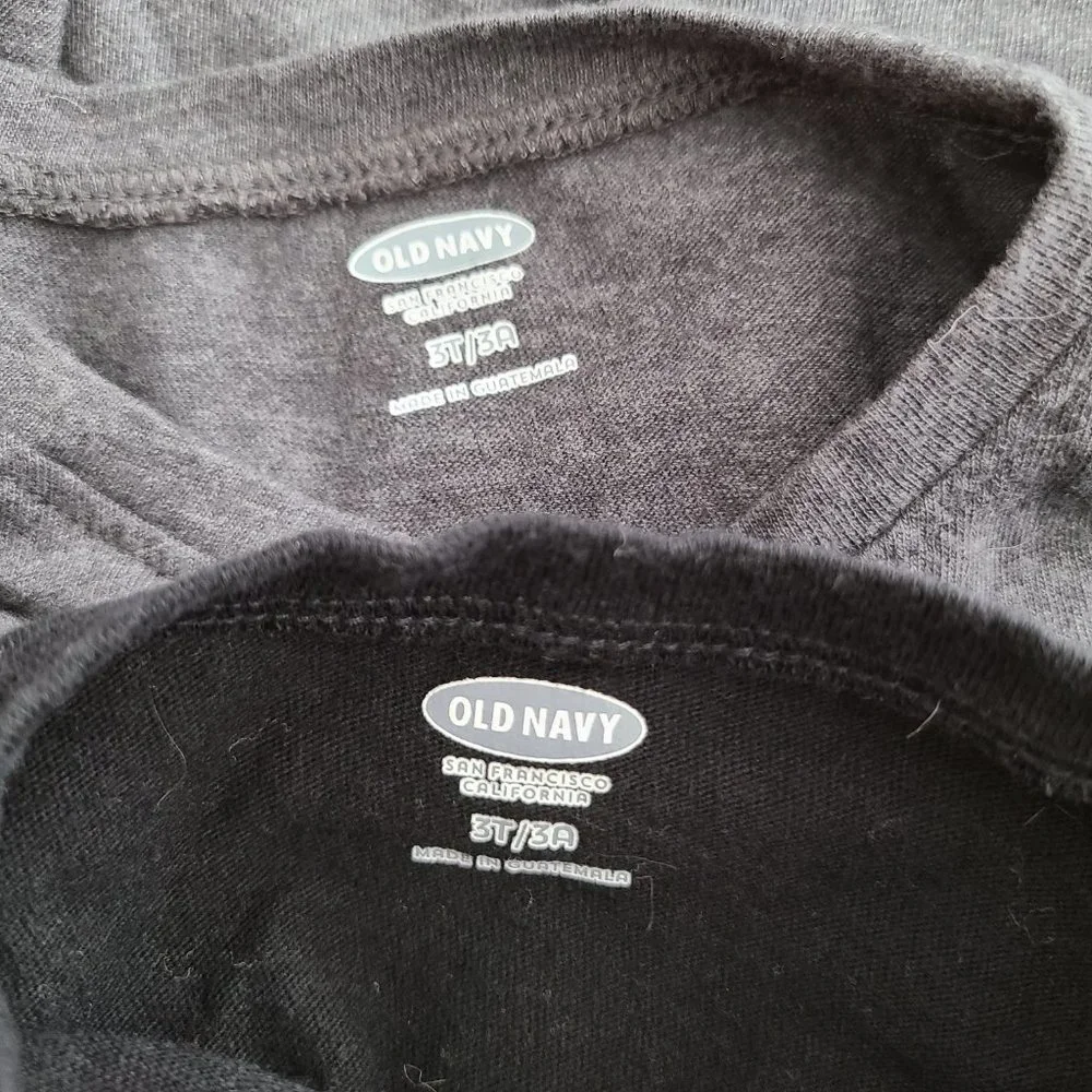 Old Navy toddler girl short sleeve Christmas t-shirts set of 2 grey and black 3T